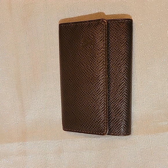 Louis Vuitton Taiga Key Case Pouch Authentic - Picture 10 of 15